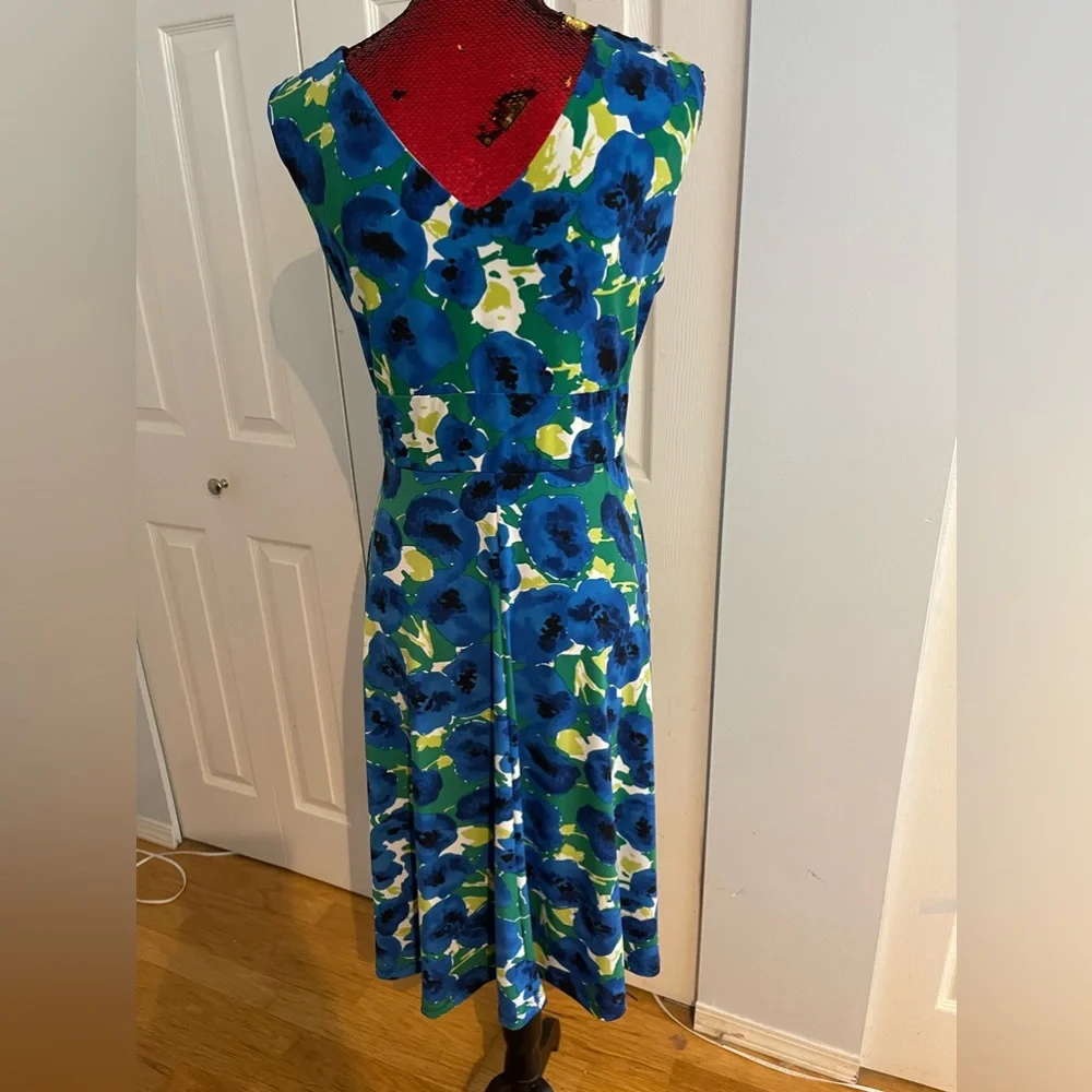Dress - Picture 2 of 4